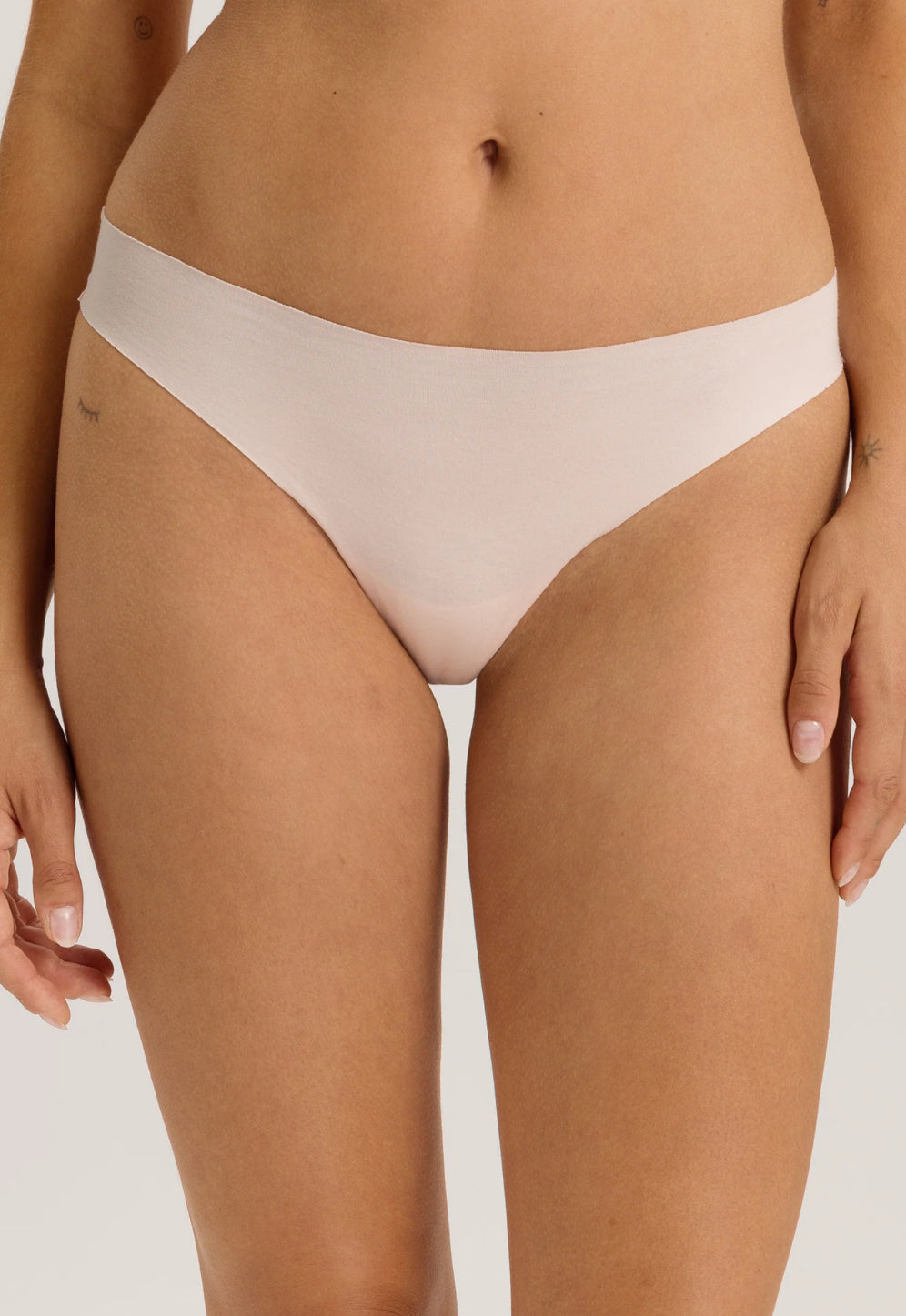 Hanro Invisible Cotton Seamless Thong