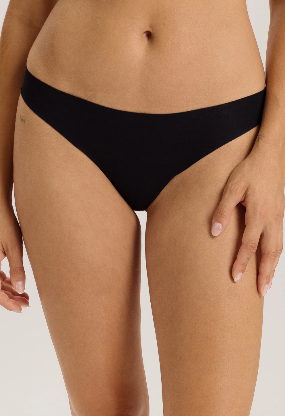 Hanro Invisible Cotton Seamless Thong