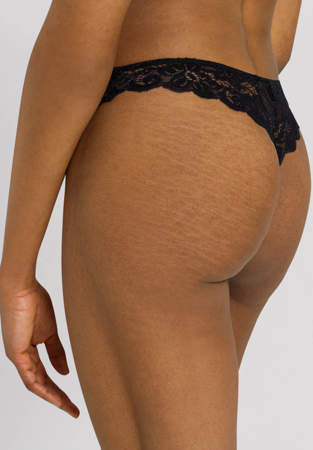 Hanro Moments Lace Thong